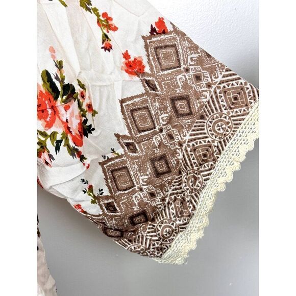 Gorgeous Angie Boho Floral S/S Top w/ Lace Accents EUC Sz S - Picture 6 of 7